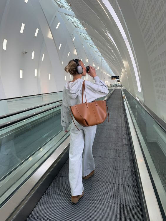 Pernilla – Elegancka torba z bocznymi wykończeniami
