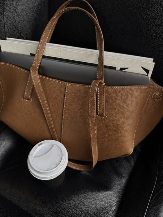 Pernilla – Elegancka torba z bocznymi wykończeniami