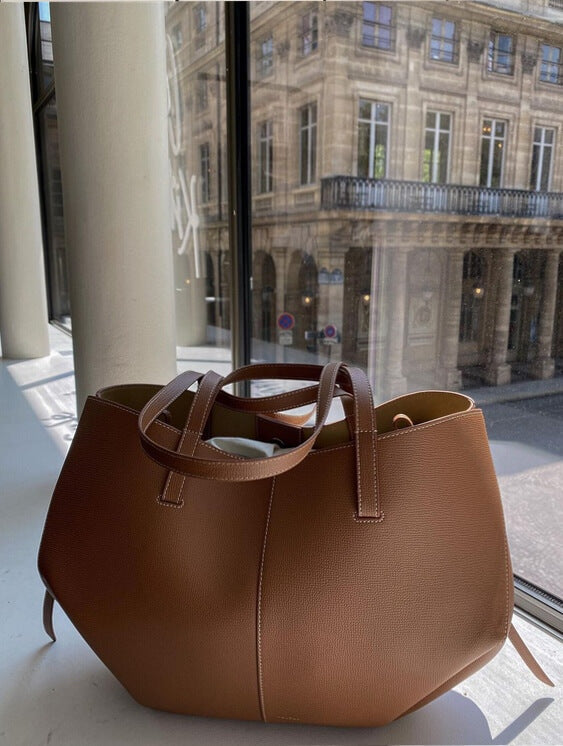 Pernilla – Elegancka torba z bocznymi wykończeniami